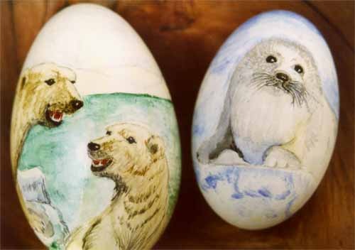 Eisbären und Seehund auf Gänse- und Entenei
